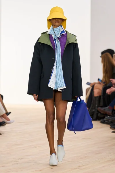 Look 18